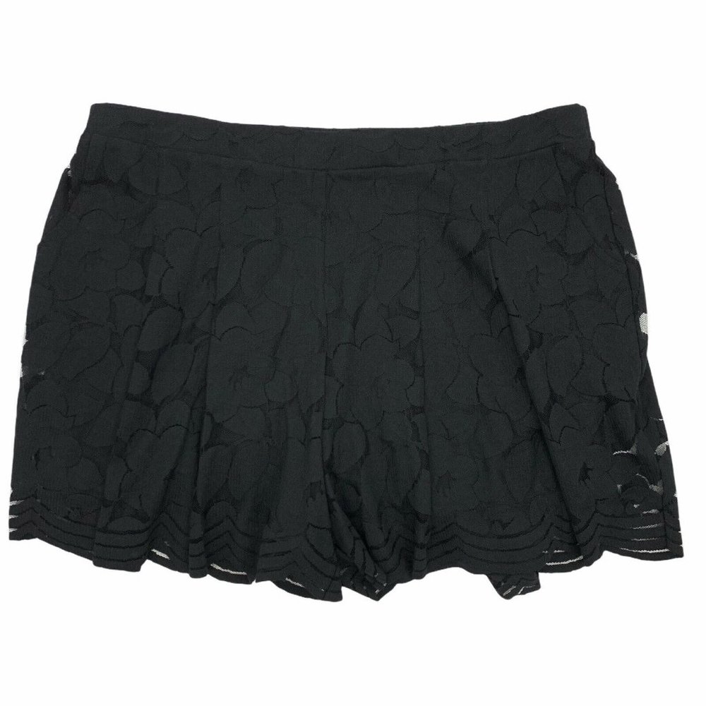Torrid Black Floral Lace Scalloped Hem Shorts - Picture 3 of 9